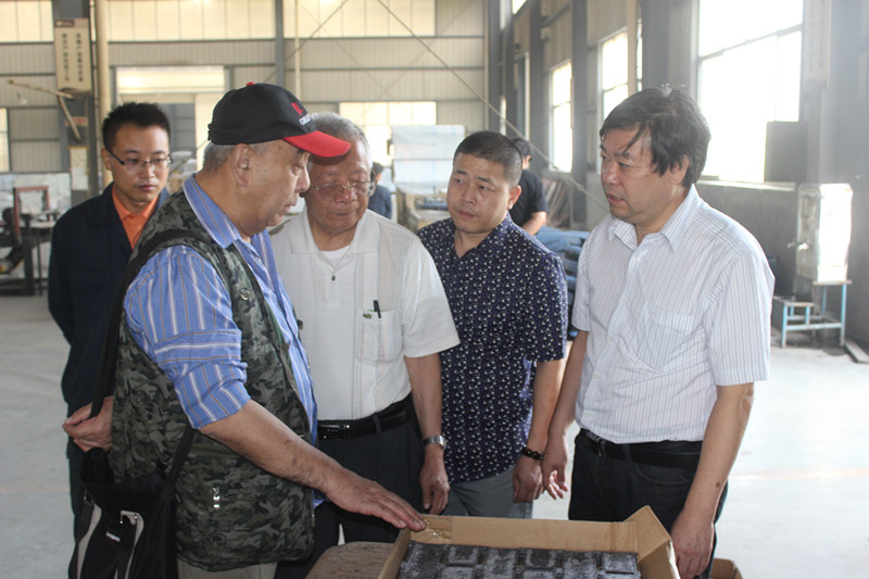 考察宏成磚生產線