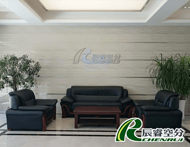 非固化防水涂料屋面施工中！